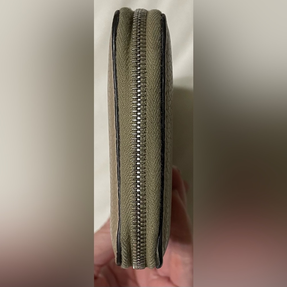 Beautiful Celine Authentic Vintage Taupe Leather Wallet w/ Gorgeous Red Interior - Picture 6 of 16